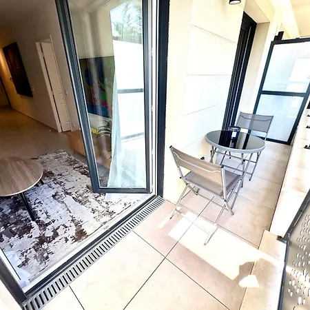 Superbe Neuf- Terrasse- Paris 15 Min- Rer Apartment Villemomble