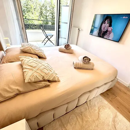 Superbe Neuf- Terrasse- Paris 15 Min- Rer Apartment Villemomble